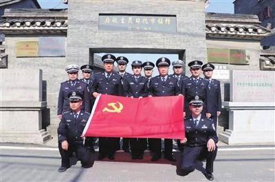 党的七大，奠定基石—三大优良作风的提出与意义党的七大提出党的三大优良作风是哪三个
