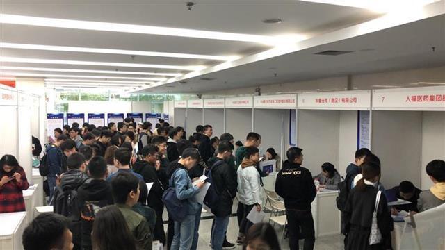 武汉人才市场档案服务中心，架起个人与城市发展的桥梁武汉人才市场档案服务中心上班时间