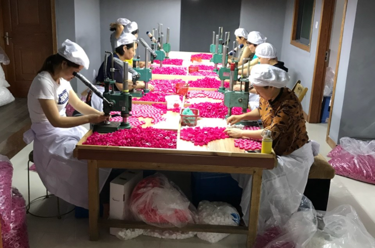 苏州临时工，400元一天的背后故事手工活150一天在家做